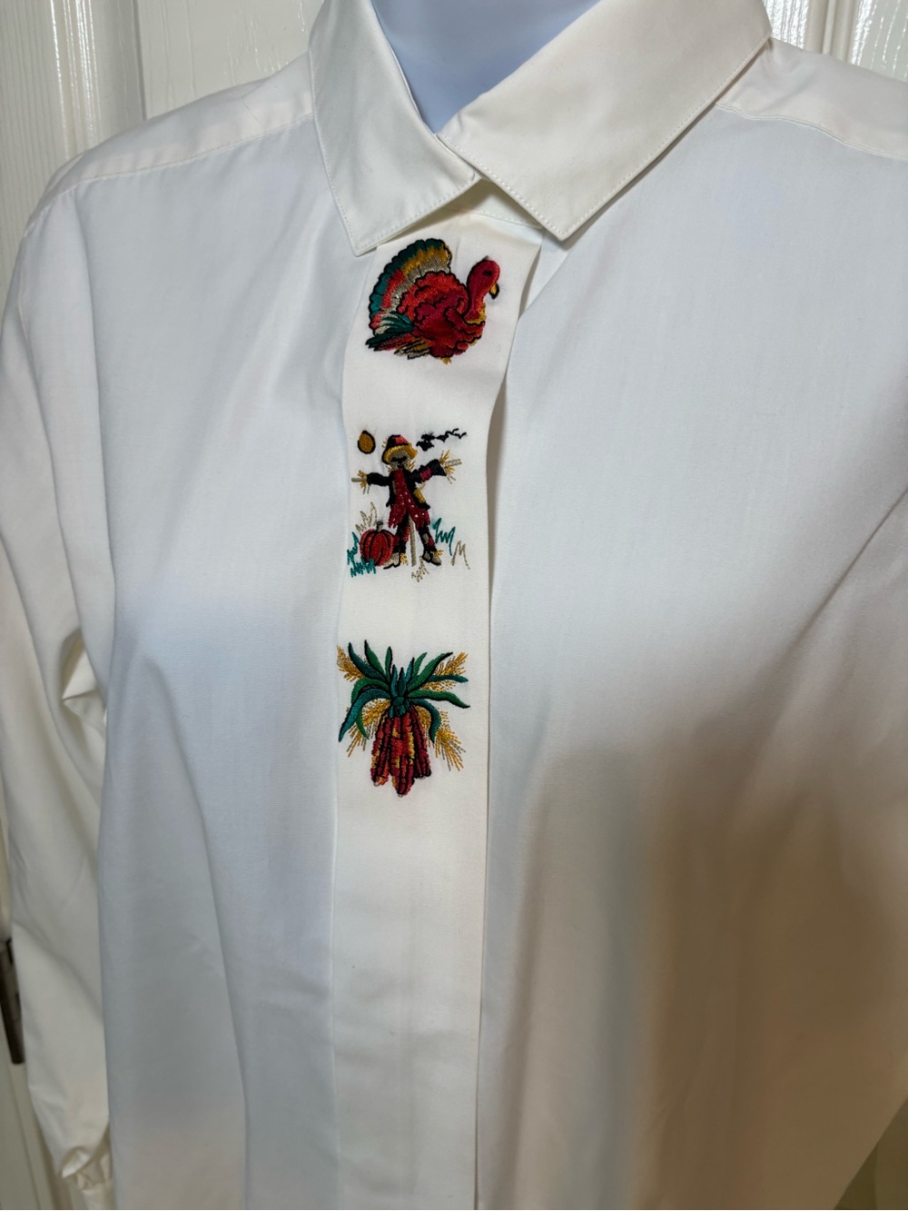 Foxcroft white button-up shirt with embroidered fall items Size 6. - Picture 2 of 5